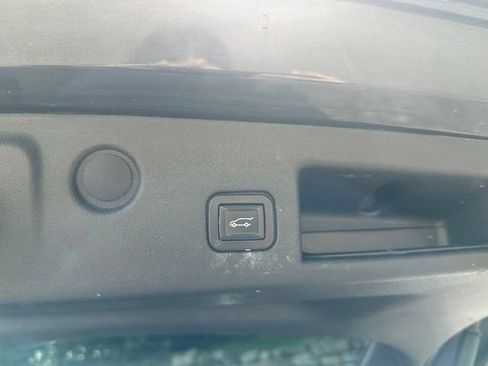 Used 2019 Chevrolet Equinox LT FWD image 25