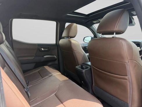 Used 2020 Toyota Tacoma Limited image 31