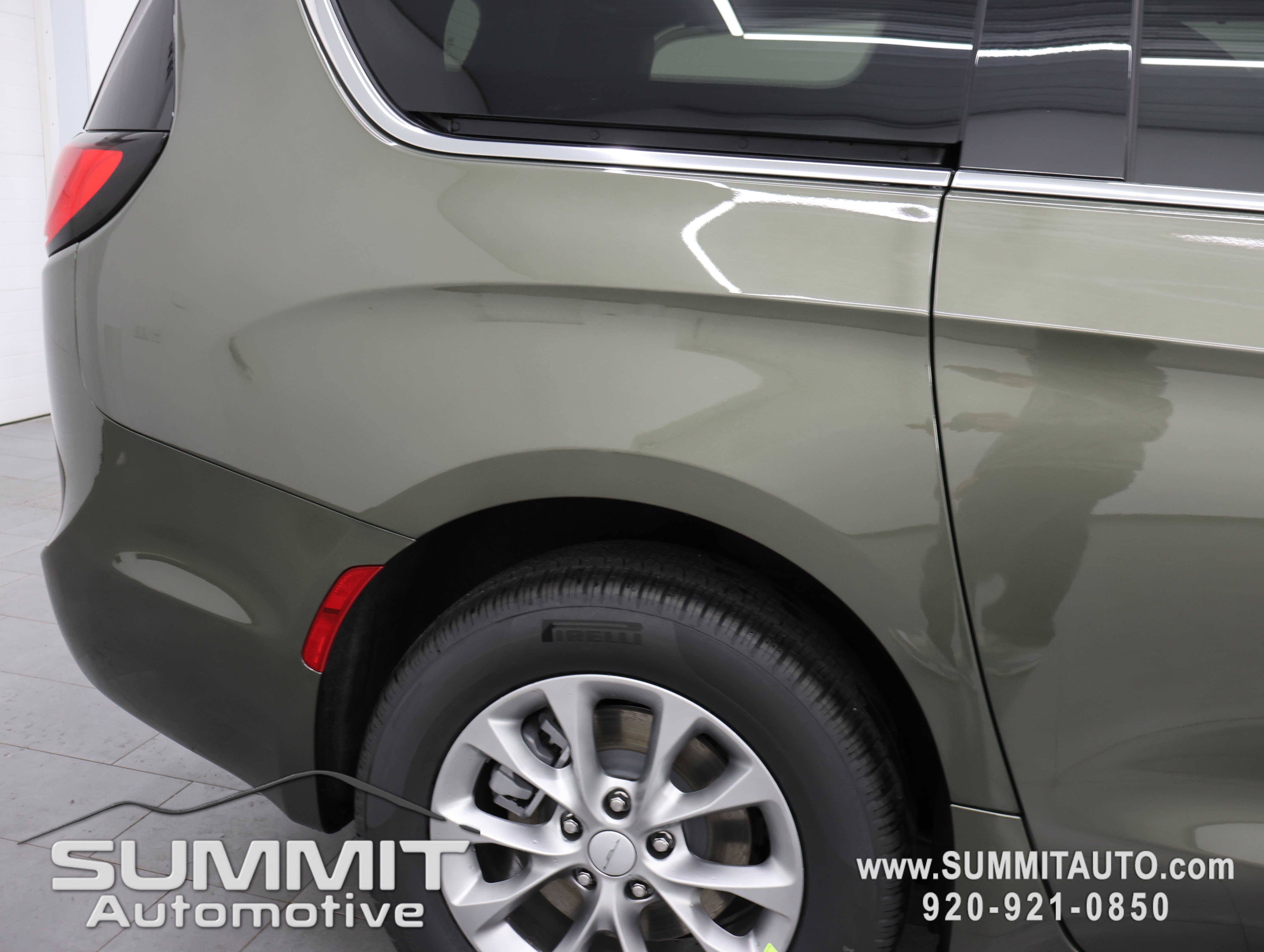 New 2027 Chrysler Pacifica Select AWD/4WD image 27