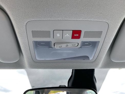 Used 2024 Hyundai Venue Limited FWD image 37