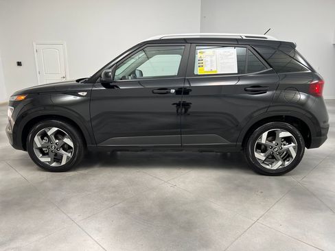 Used 2025 Hyundai Venue SEL FWD image 4