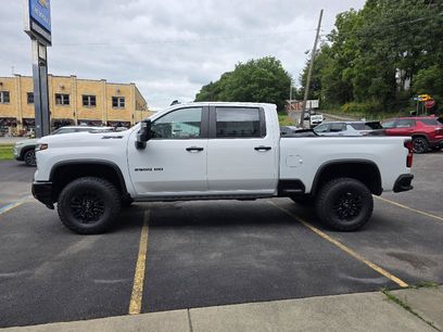 New 2026 Chevrolet Silverado 2500 ZR2 w/ LPO, Dark Essentials Package