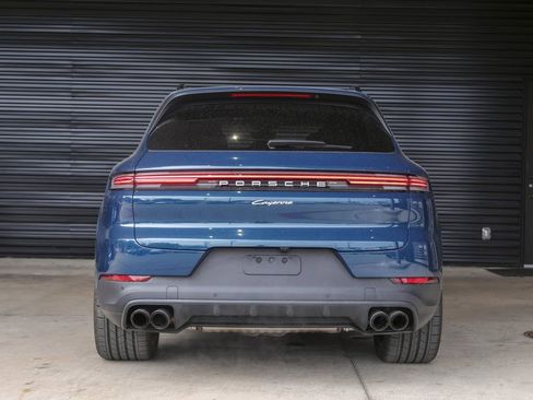 Certified 2025 Porsche Cayenne E-Hybrid image 6
