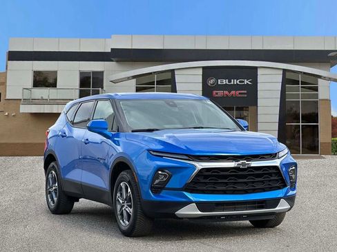 Used 2025 Chevrolet Blazer LT w/ Driver Confidence Package image 8