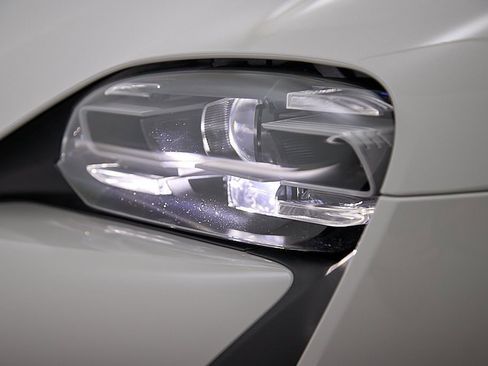 Used 2022 Porsche Taycan image 21