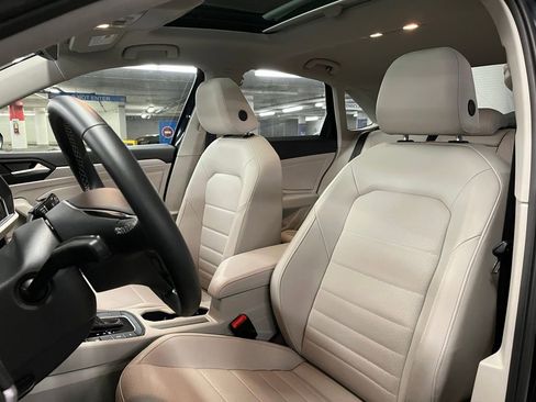 Used 2021 Volkswagen Jetta SE w/ SE Cold Weather Package image 16