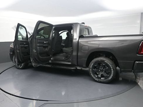 Used 2026 RAM 1500 Express AWD/4WD image 34