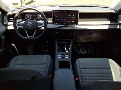Certified 2025 Volkswagen Tiguan S FWD image 23