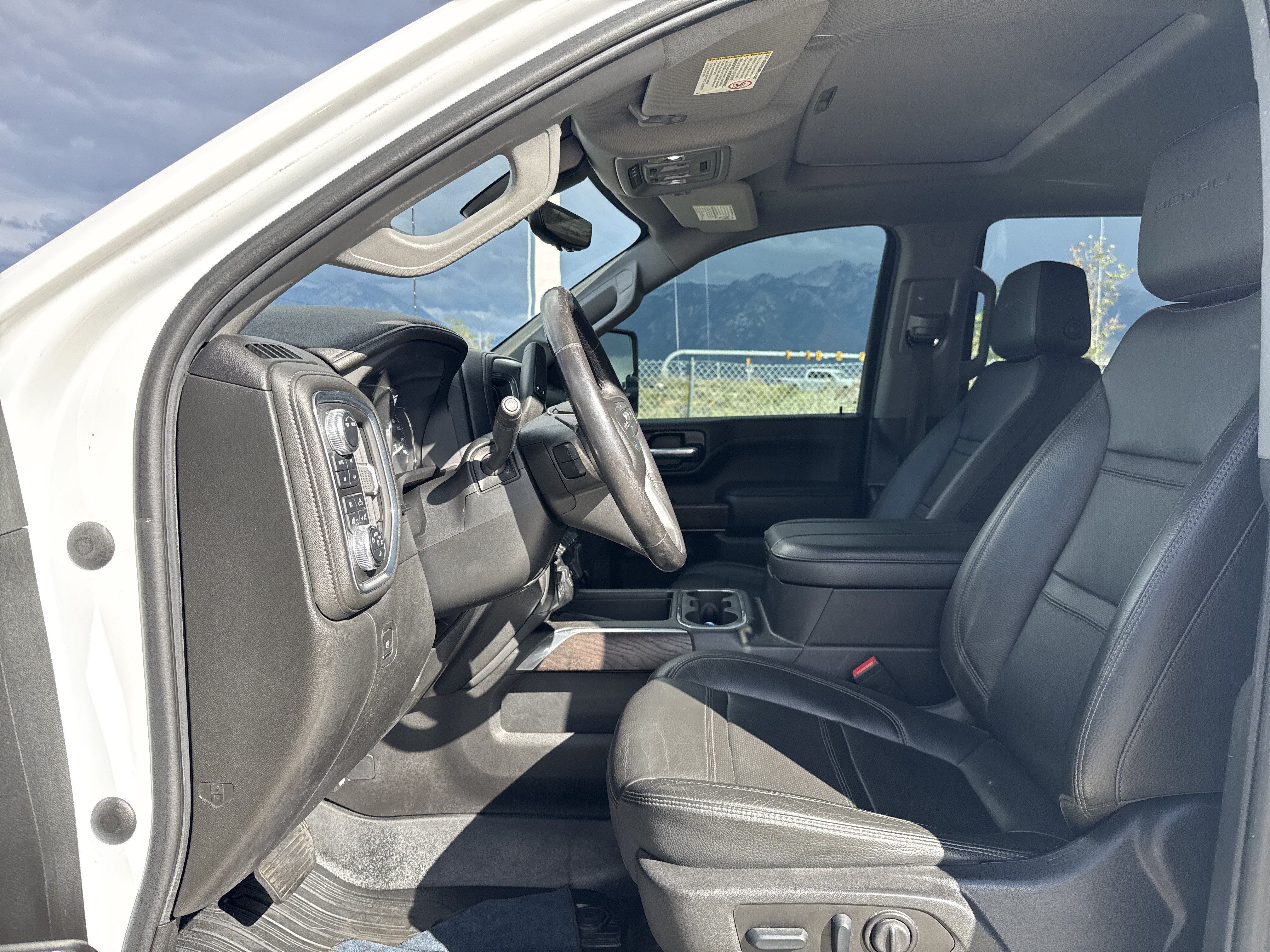 Used 2023 GMC Sierra 3500 Denali w/ Denali Ultimate Package AWD/4WD image 17