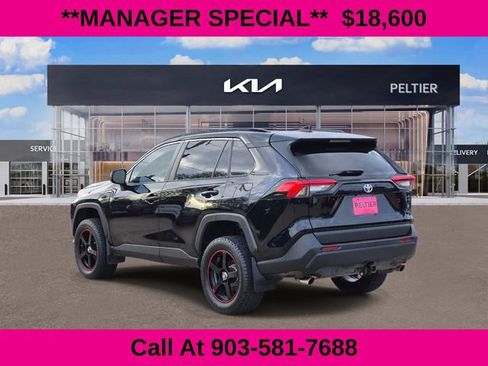 Used 2021 Toyota RAV4 LE AWD/4WD image 4