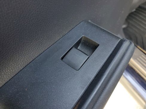 Used 2023 Toyota Highlander LE image 15