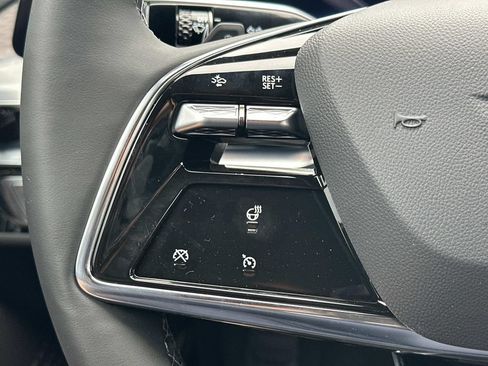 Used 2025 Cadillac Lyriq Sport AWD/4WD image 15
