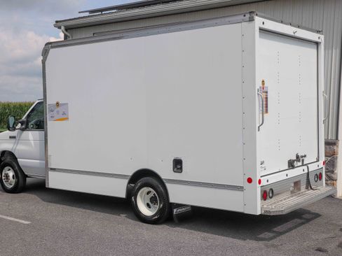 Used 2024 Ford E-450 and Econoline 450 Super Duty w/ Driver's Safety Package RWD image 5
