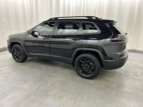 Used 2023 Jeep Cherokee Altitude Lux AWD/4WD image 3