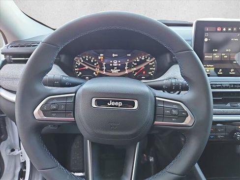 Used 2022 Jeep Compass Latitude image 13