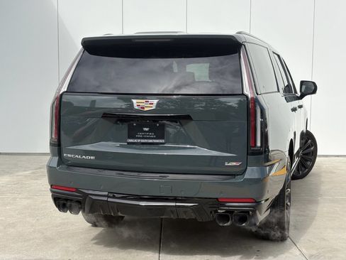 Certified 2025 Cadillac Escalade ESV V AWD/4WD image 6