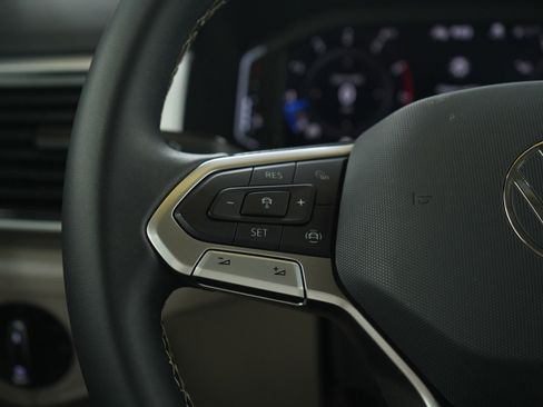 Used 2023 Volkswagen Atlas SE image 29