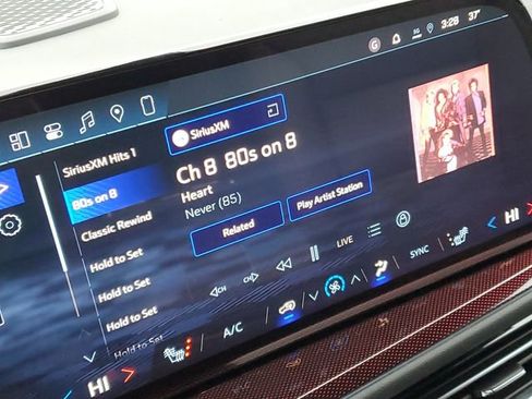 New 2026 Chevrolet Traverse Z71 w/ Enhanced Driving Package image 13