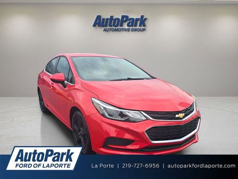 Used 2017 Chevrolet Cruze LT FWD image 1