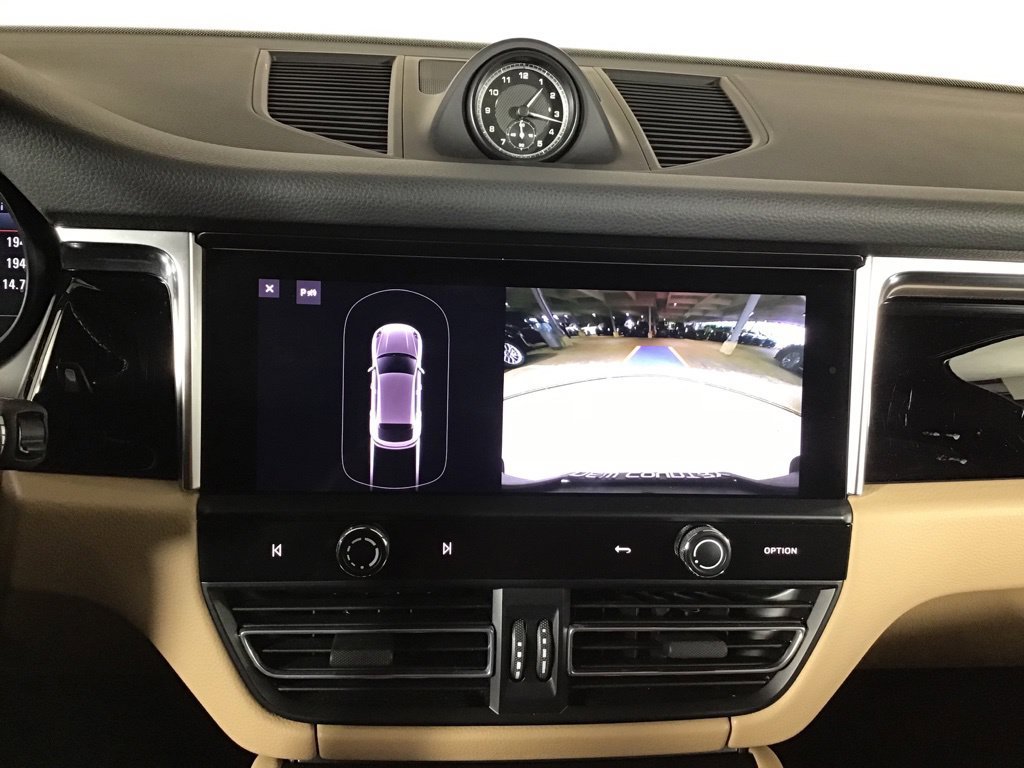 Certified 2023 Porsche Macan Turbo AWD/4WD image 37
