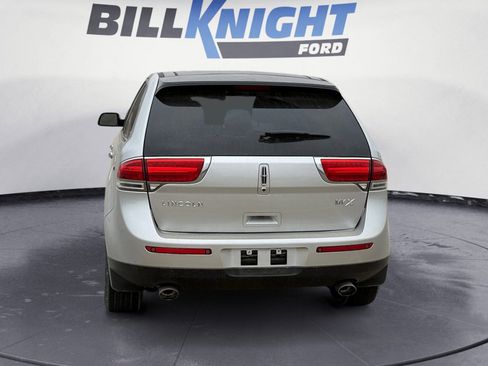 Used 2013 Lincoln MKX FWD image 4