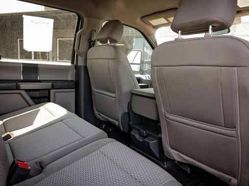 Used 2022 Ford F350 XLT w/ Camper Package image 25