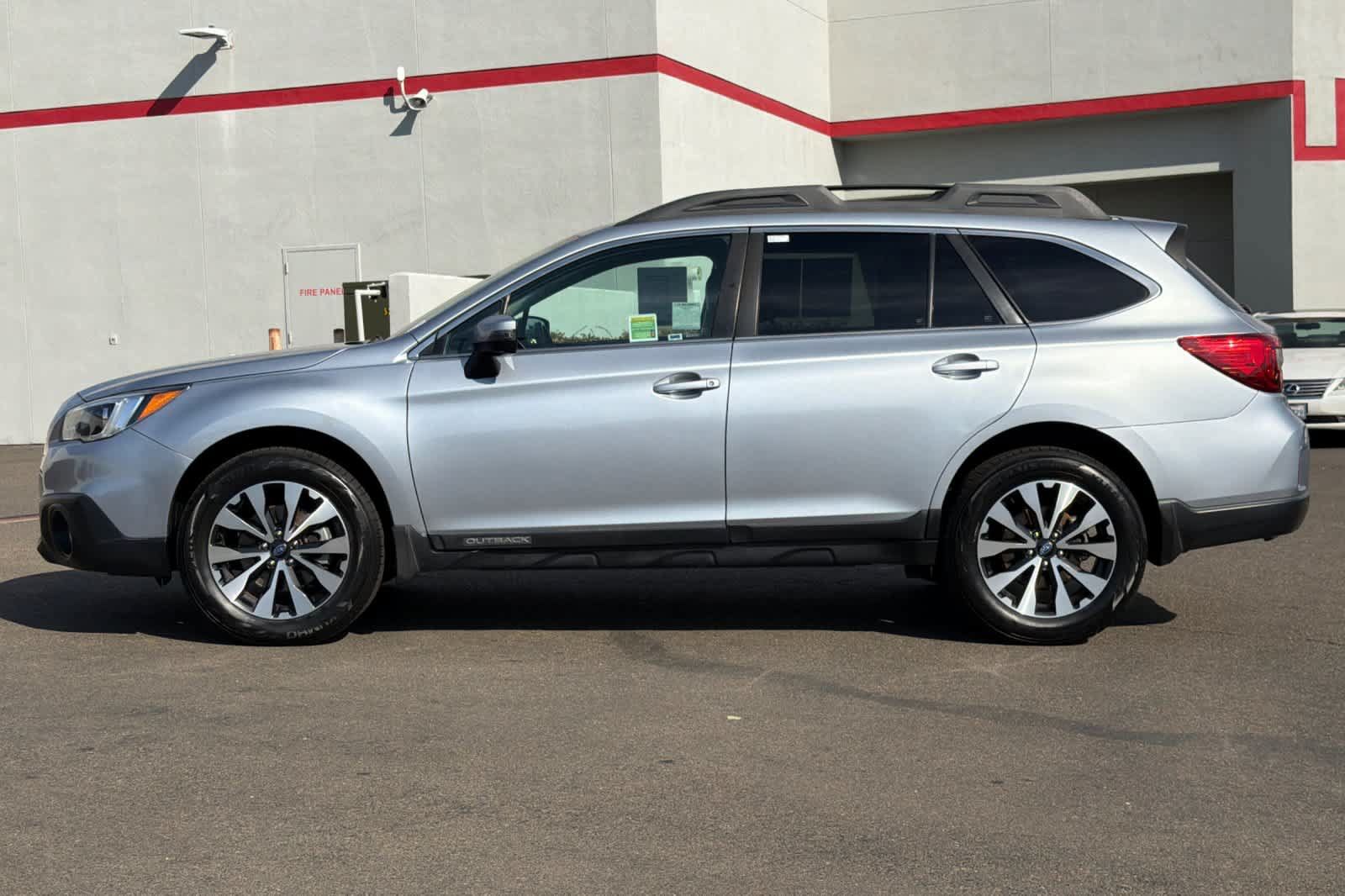 Used 2017 Subaru Outback 3.6R Limited AWD/4WD image 9