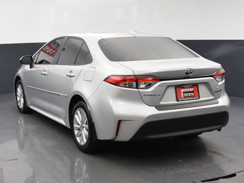 Used 2024 Toyota Corolla LE w/ LE Convenience Package image 3