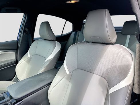 Used 2025 Toyota Camry LE image 12