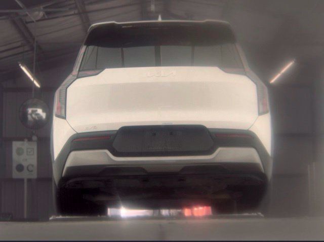 Certified 2024 Kia EV9 Light Long Range RWD image 7