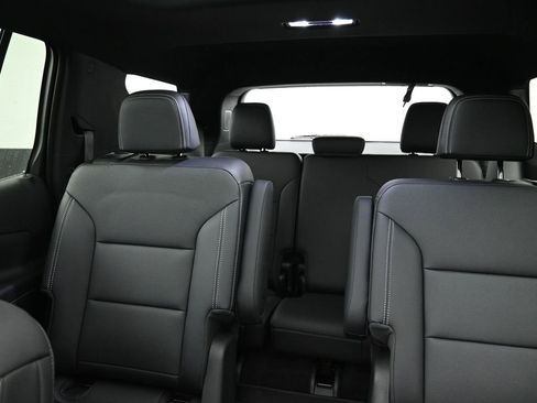 Certified 2025 Chevrolet Traverse LT w/ Sun and Wheel Package image 20