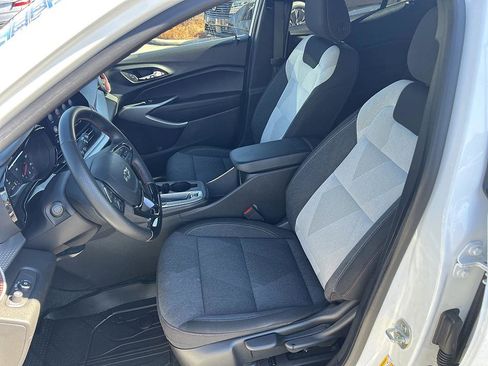 Used 2024 Chevrolet Trax RS image 13