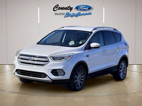 Used 2018 Ford Escape Titanium image 2