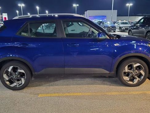 Used 2023 Hyundai Venue SEL image 4