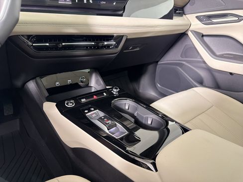 New 2025 Audi Q6 e-tron Premium image 18