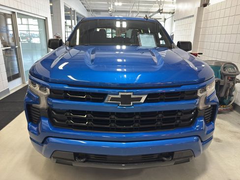 Used 2022 Chevrolet Silverado 1500 RST w/ Convenience Package II AWD/4WD image 2