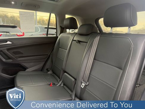 Used 2021 Volkswagen Tiguan SE w/ Panoramic Sunroof Package image 22