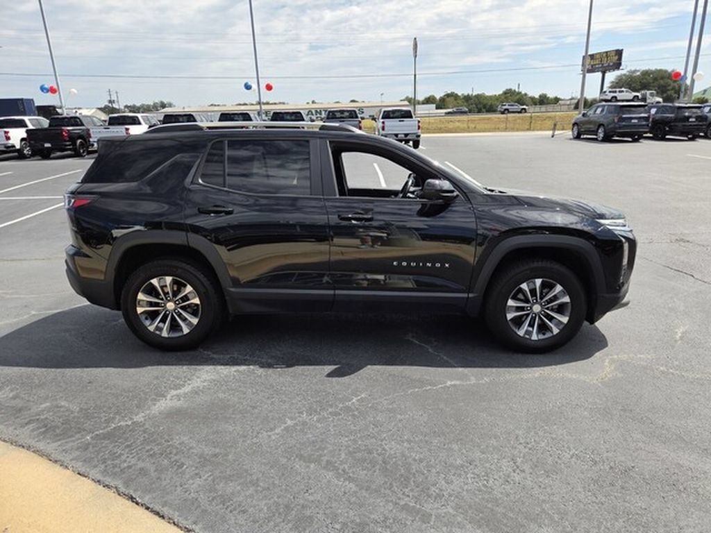 Used 2025 Chevrolet Equinox LT w/ Convenience Package II AWD/4WD image 17