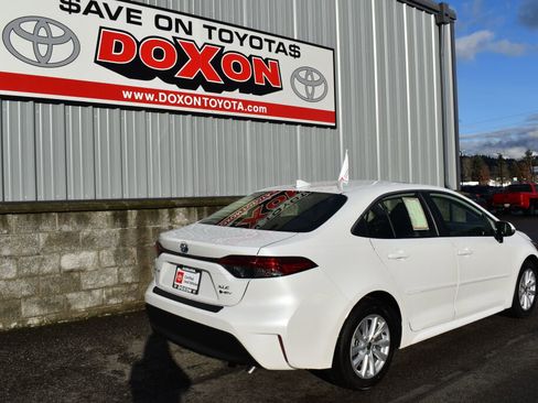 Certified 2025 Toyota Corolla XLE image 5