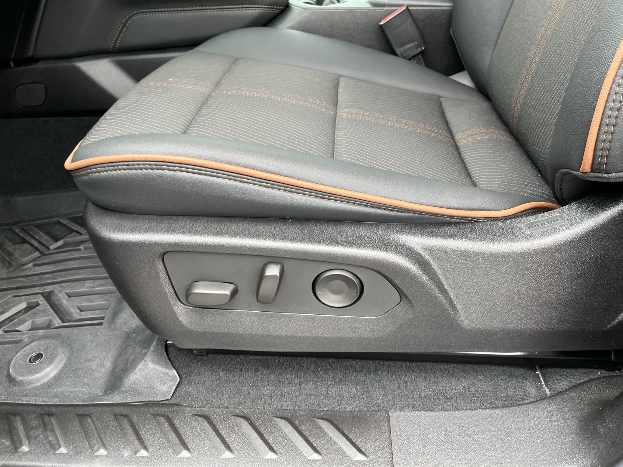 Used 2025 GMC Canyon AT4 AWD/4WD image 34