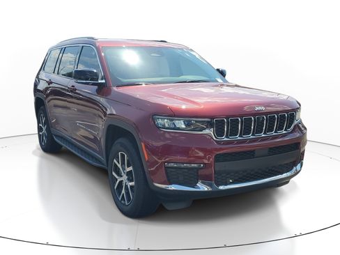 Used 2023 Jeep Grand Cherokee L Limited w/ Luxury Tech Group II AWD/4WD image 2