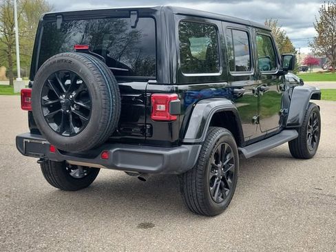 Used 2025 Jeep Wrangler Unlimited Sahara AWD/4WD image 4