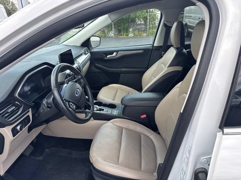 Used 2021 Ford Escape Titanium AWD/4WD image 9