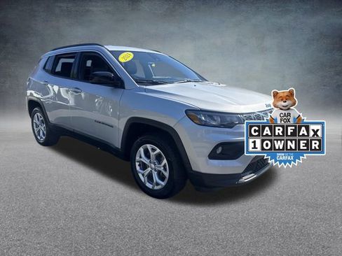 Used 2024 Jeep Compass Latitude image 2