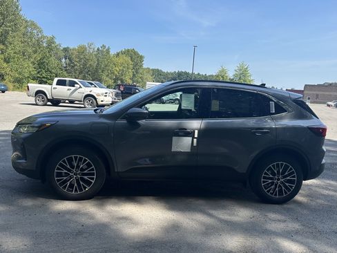 New 2025 Ford Escape SE image 8