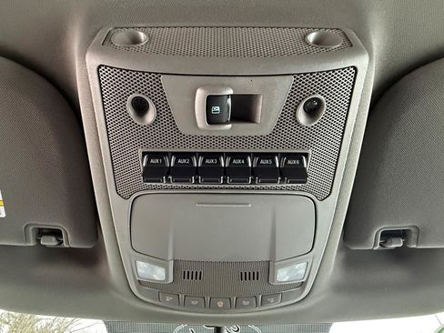 Used 2019 Ford F250 Lariat w/ Chrome Package image 22