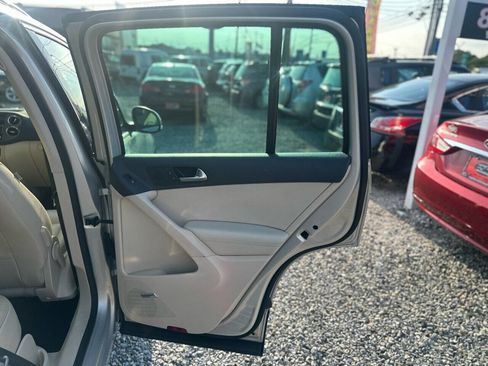 Used 2010 Volkswagen Tiguan Wolfsburg Edition image 15