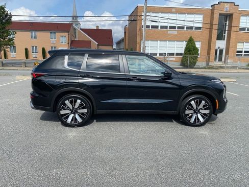 New 2025 Mitsubishi Outlander SE image 4
