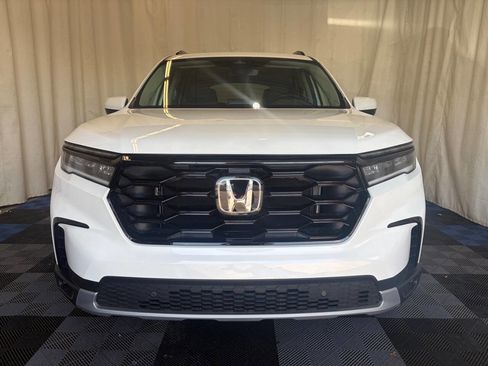 Used 2025 Honda Pilot Touring image 4