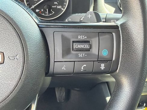 Used 2023 Nissan Rogue SV AWD/4WD image 25